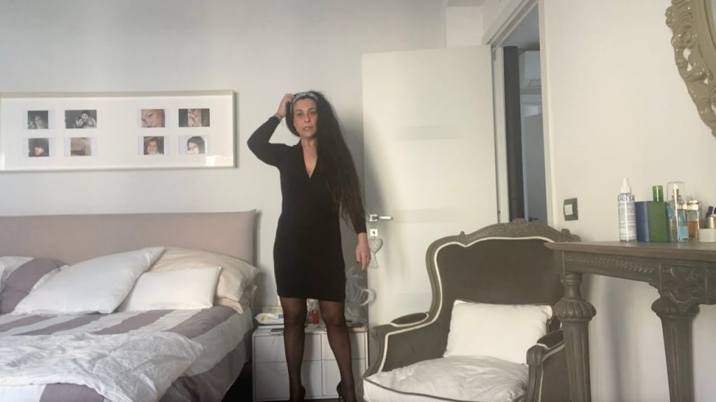 Sara prova le calze per reggi calze Merry Style 15 denari