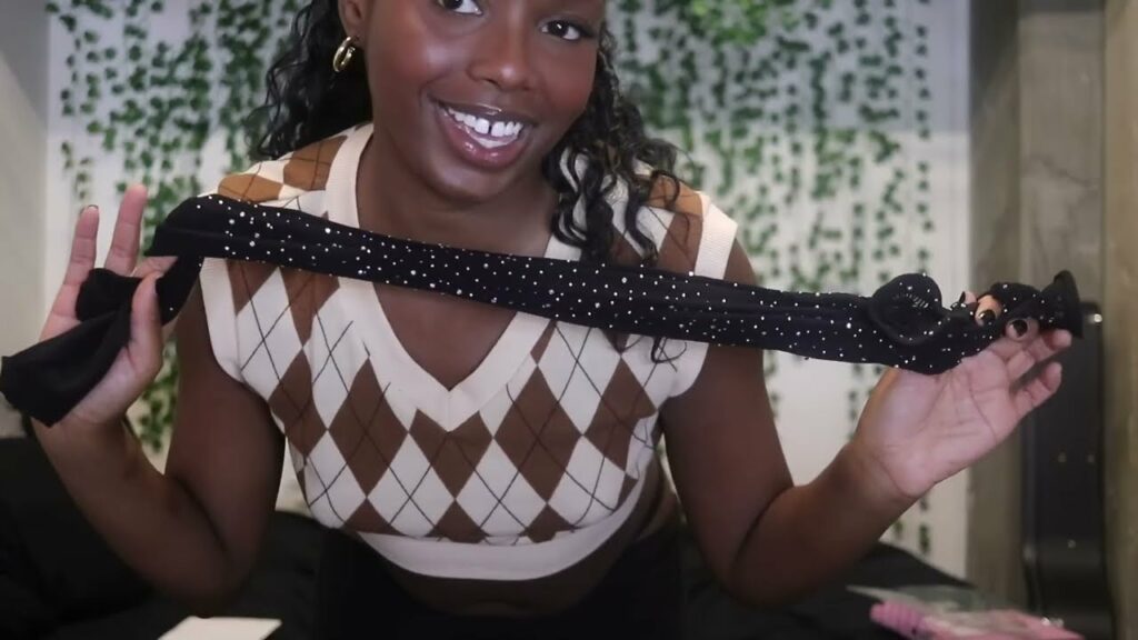 [GlamShow] Dakota’s Hosiery Experience: trying Leg Avenue’s Fishnets With Jacquard Lace